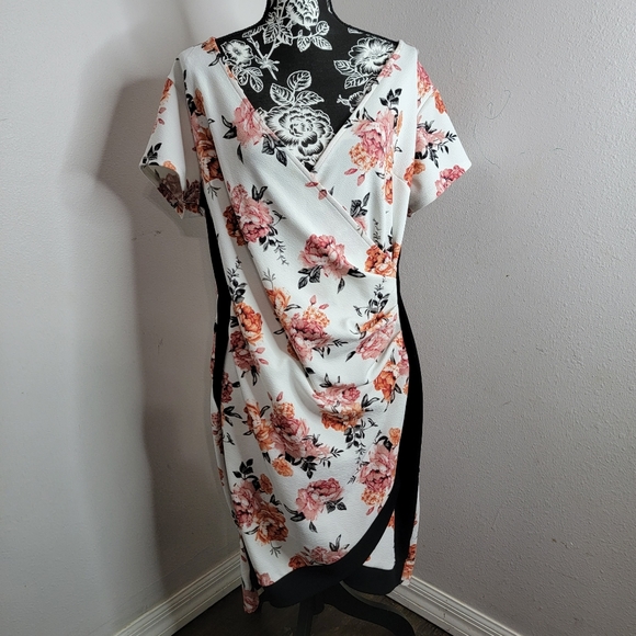 Almost Famous floral dress - Picture 2 of 10